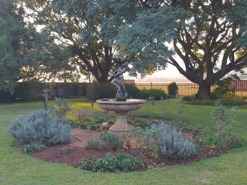 Stunning 3-Bedroom Home with Magaliesberg Views - Available Immediately! - Photo 3