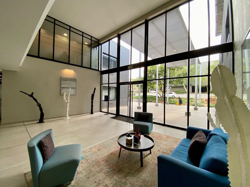 Modern Fitted Office To Let In Fourways - Photo 3