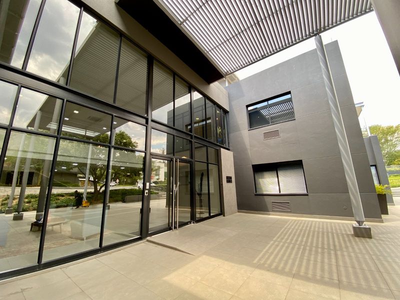 Modern Fitted Office To Let In Fourways - Photo 2
