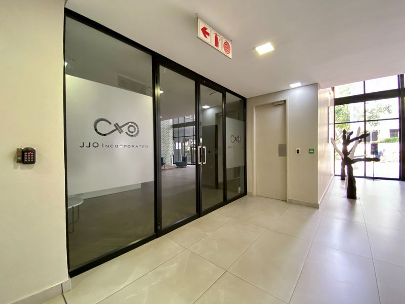 Modern Fitted Office To Let In Fourways - Photo 4