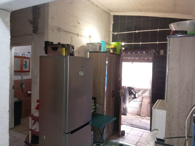 Charming 2-Bedroom Home – Ideal Starter or Investment Opportunity - Photo 2