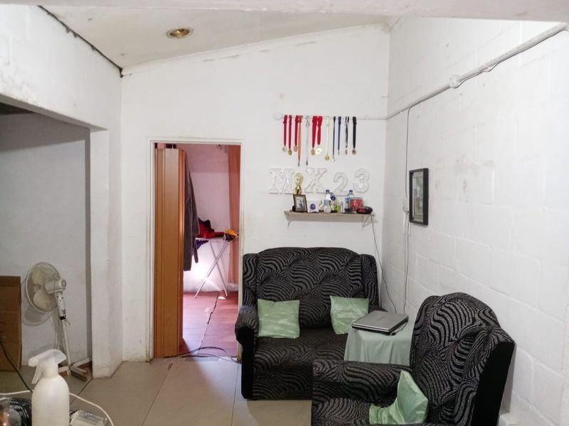 Charming 2-Bedroom Home – Ideal Starter or Investment Opportunity - Photo 4