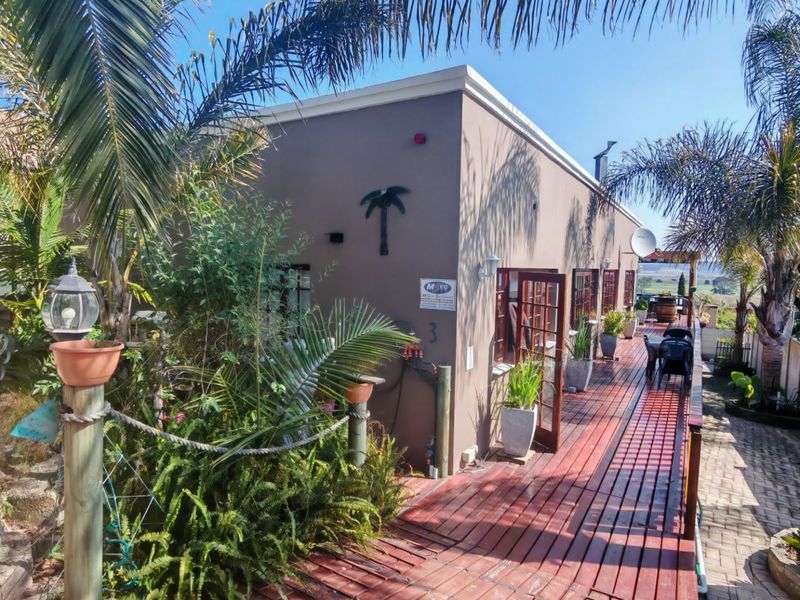 Stylish entertaining home in the beautiful Garden Route - Photo 3