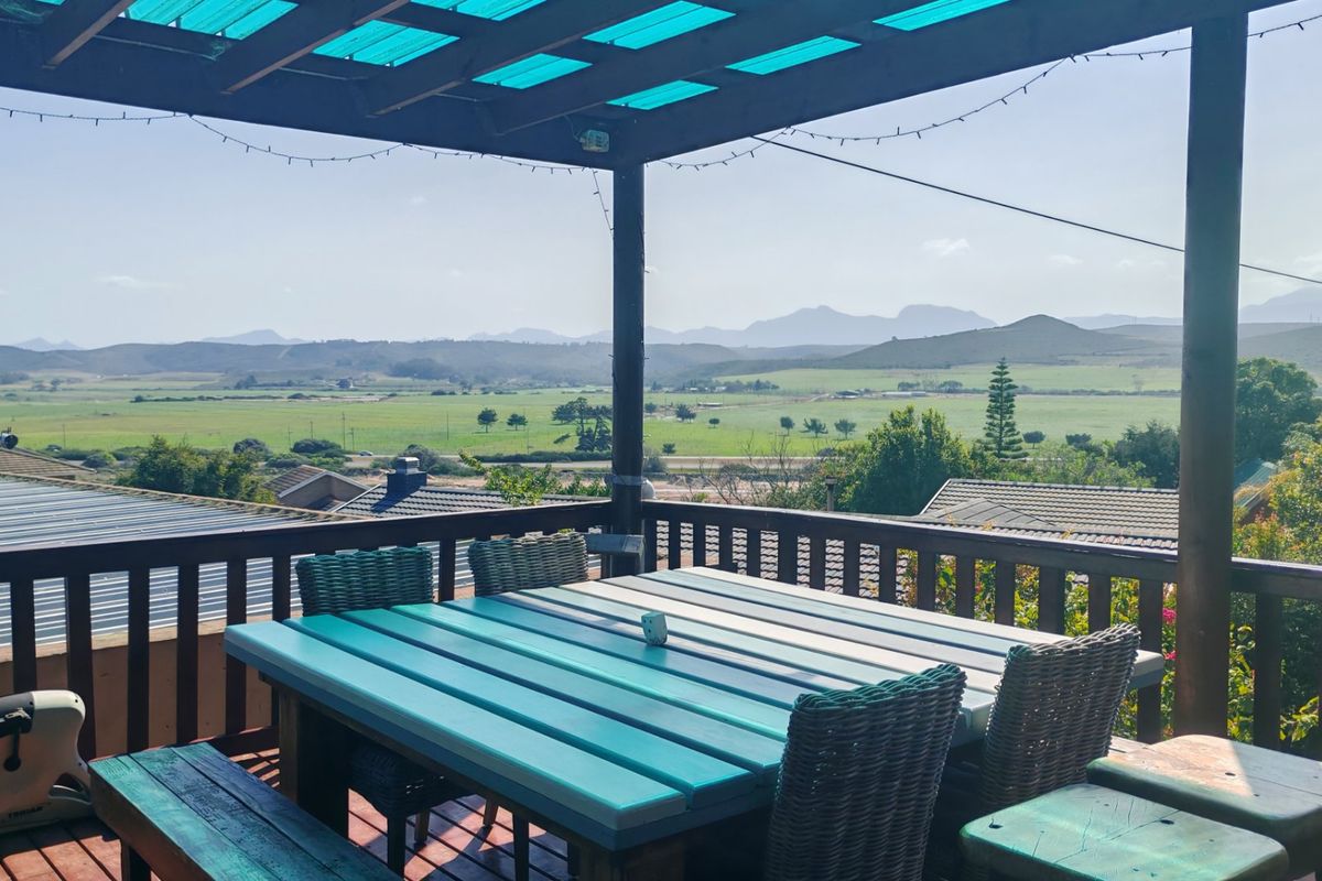 Stylish entertaining home in the beautiful Garden Route - Photo 2