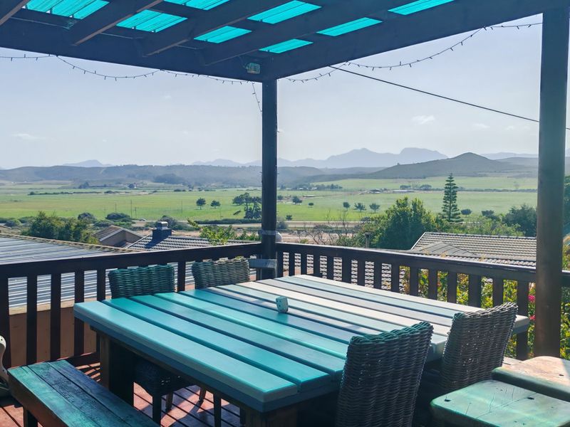 Stylish entertaining home in the beautiful Garden Route - Photo 2