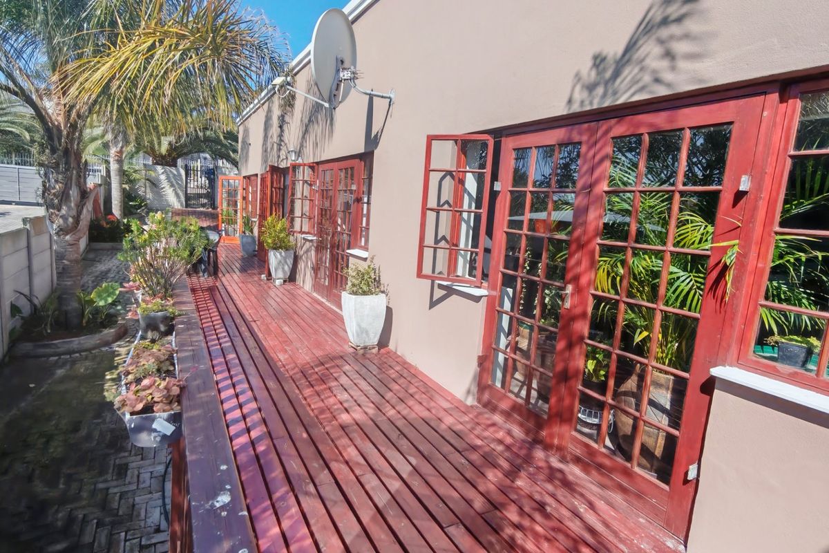 Stylish entertaining home in the beautiful Garden Route - Photo 4