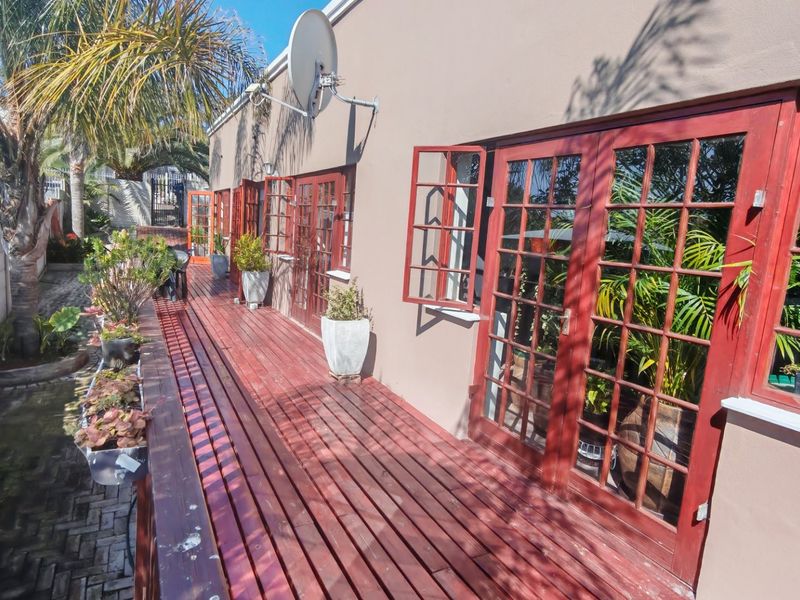 Stylish entertaining home in the beautiful Garden Route - Photo 4