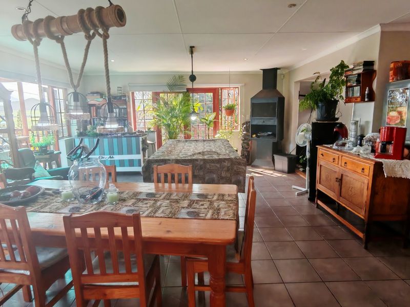 Stylish entertaining home in the beautiful Garden Route - Photo 6