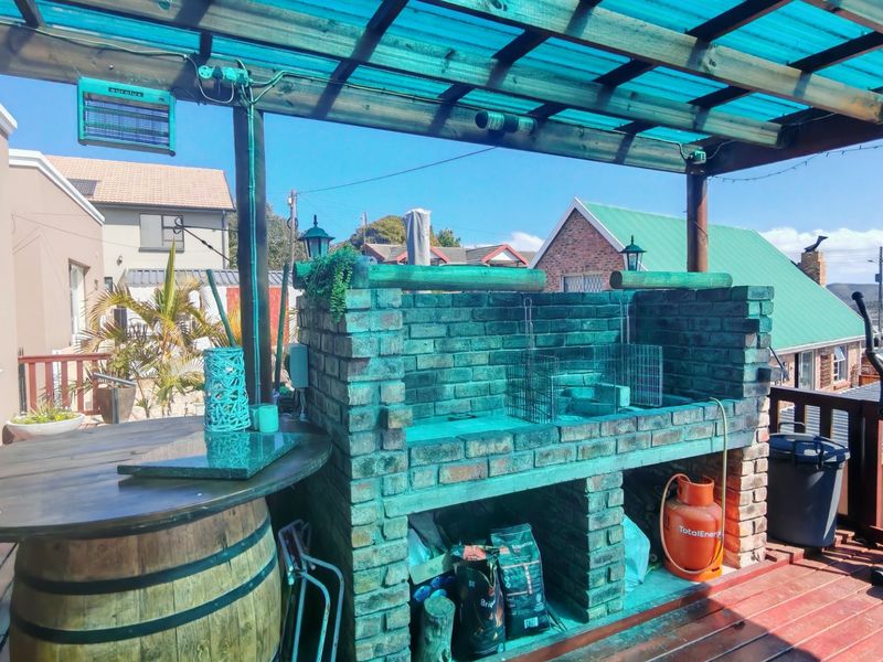 Stylish entertaining home in the beautiful Garden Route - Photo 9