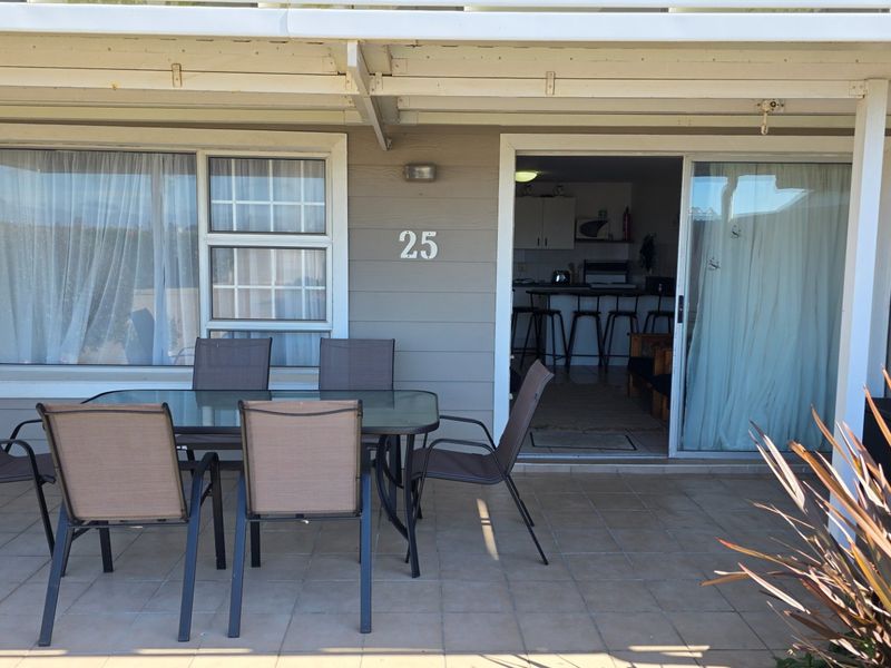 Perfect Holiday Home... Close to All Holiday Amenities... Swimming Pool !!! - Photo 5