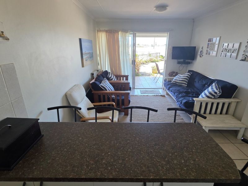 Perfect Holiday Home... Close to All Holiday Amenities... Swimming Pool !!! - Photo 10
