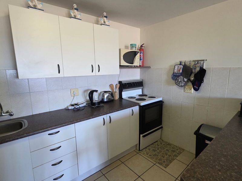 Perfect Holiday Home... Close to All Holiday Amenities... Swimming Pool !!! - Photo 9