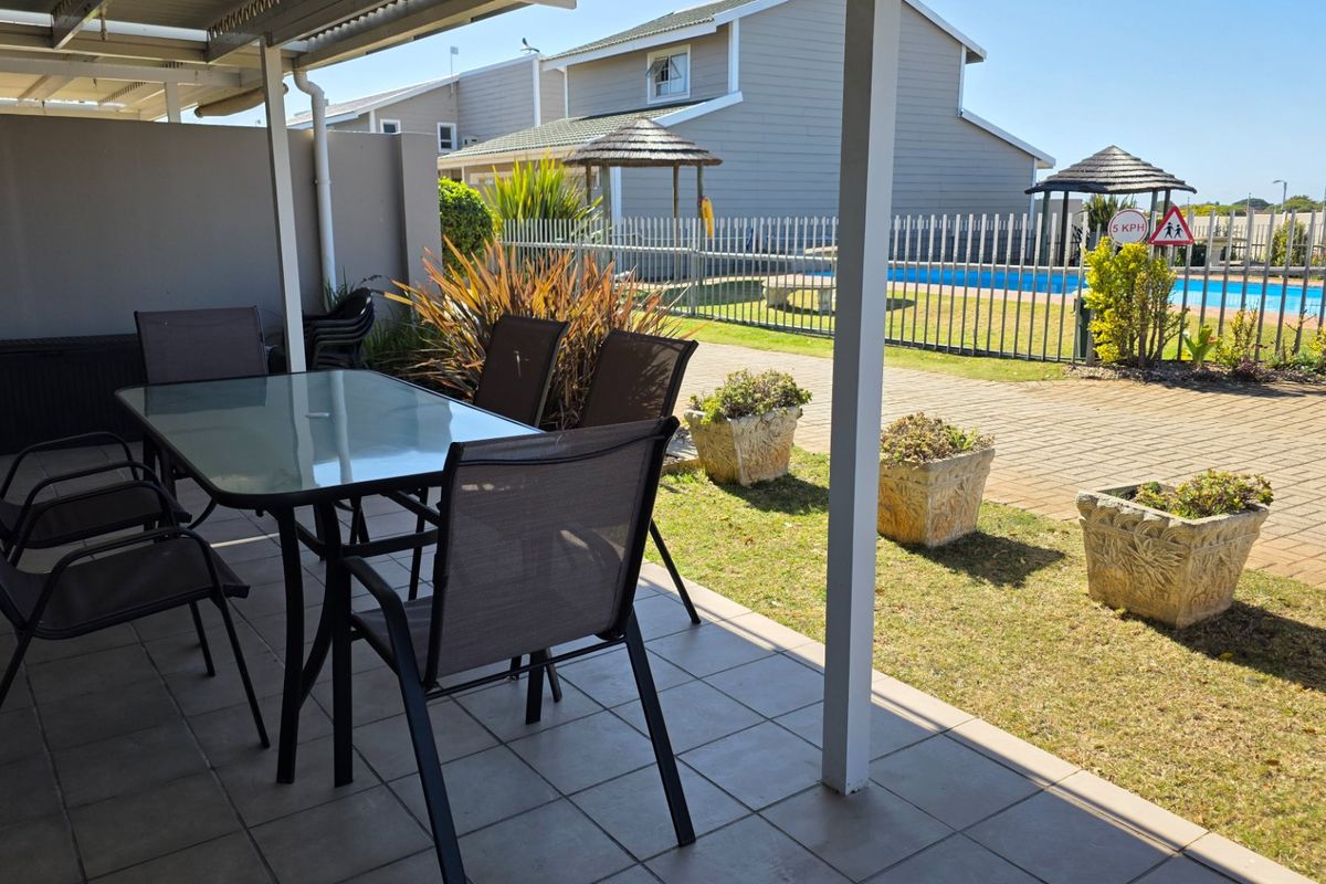 Perfect Holiday Home... Close to All Holiday Amenities... Swimming Pool !!! - Photo 2