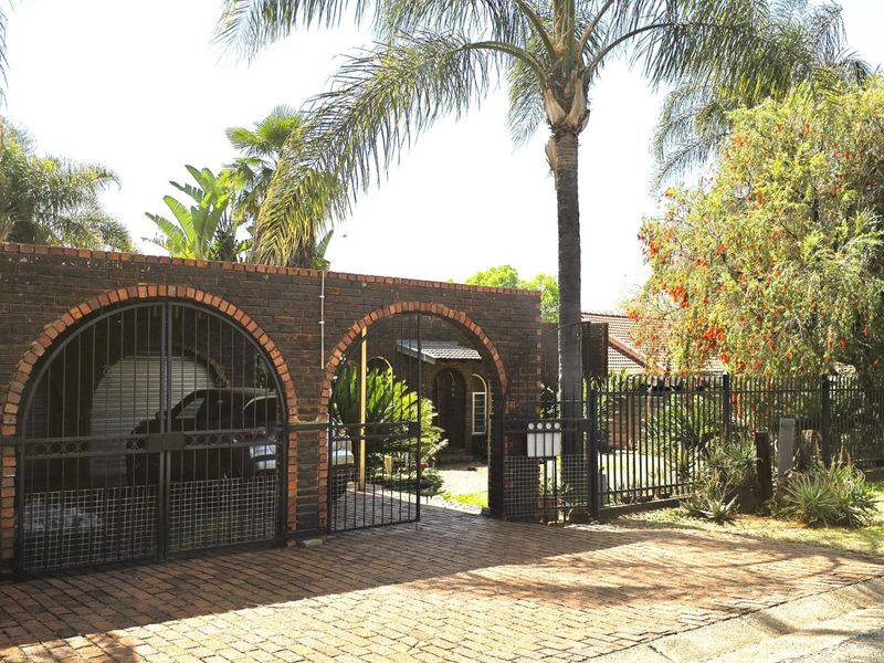 Spacious 4-Bedroom Family Home with a sparkling pool and a borehole For Sale in Rayton - Photo 5