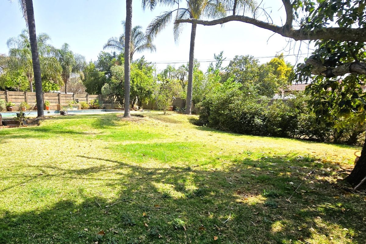 Spacious 4-Bedroom Family Home with a sparkling pool and a borehole For Sale in Rayton - Photo 4