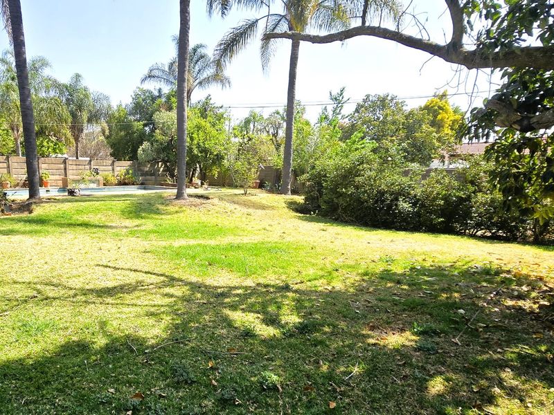 Spacious 4-Bedroom Family Home with a sparkling pool and a borehole For Sale in Rayton - Photo 4