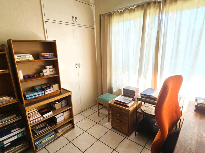 Spacious 4-Bedroom Family Home with a sparkling pool and a borehole For Sale in Rayton - Photo 9