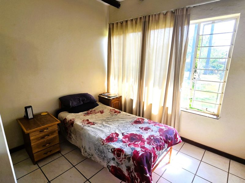 Spacious 4-Bedroom Family Home with a sparkling pool and a borehole For Sale in Rayton - Photo 8