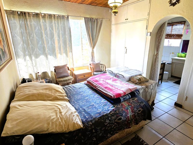 Spacious 4-Bedroom Family Home with a sparkling pool and a borehole For Sale in Rayton - Photo 6