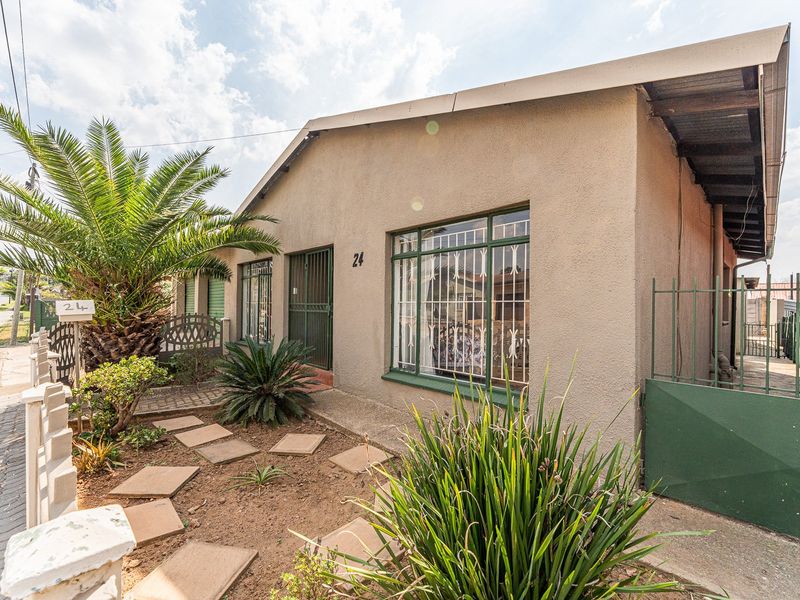 Exceptional Dual-Home Property – Ideal for Families or Investors - Photo 2