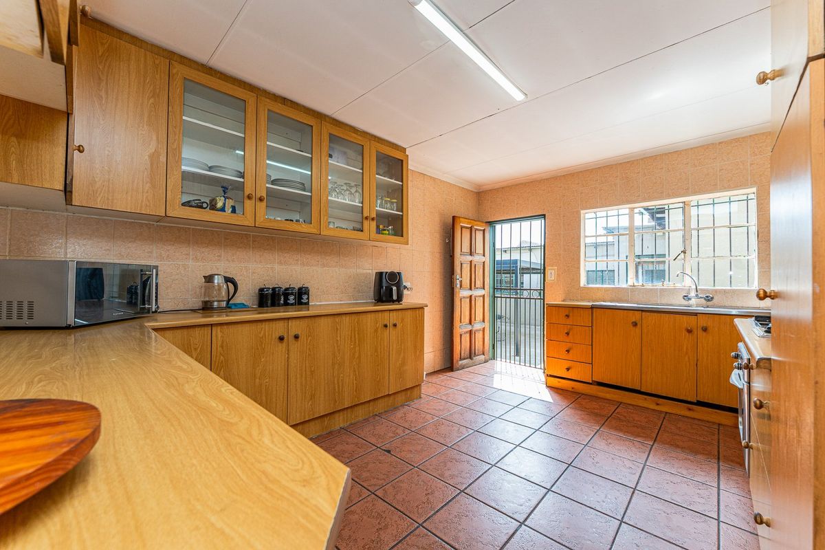 Exceptional Dual-Home Property – Ideal for Families or Investors - Photo 3