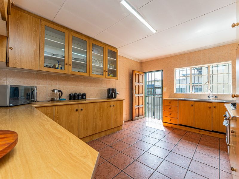 Exceptional Dual-Home Property – Ideal for Families or Investors - Photo 3