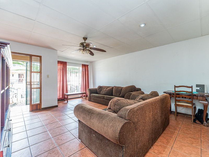 Exceptional Dual-Home Property – Ideal for Families or Investors - Photo 7