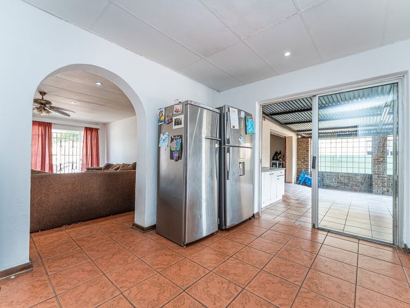 Exceptional Dual-Home Property – Ideal for Families or Investors - Photo 5