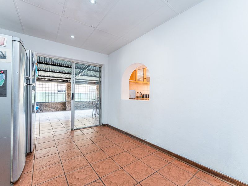 Exceptional Dual-Home Property – Ideal for Families or Investors - Photo 6