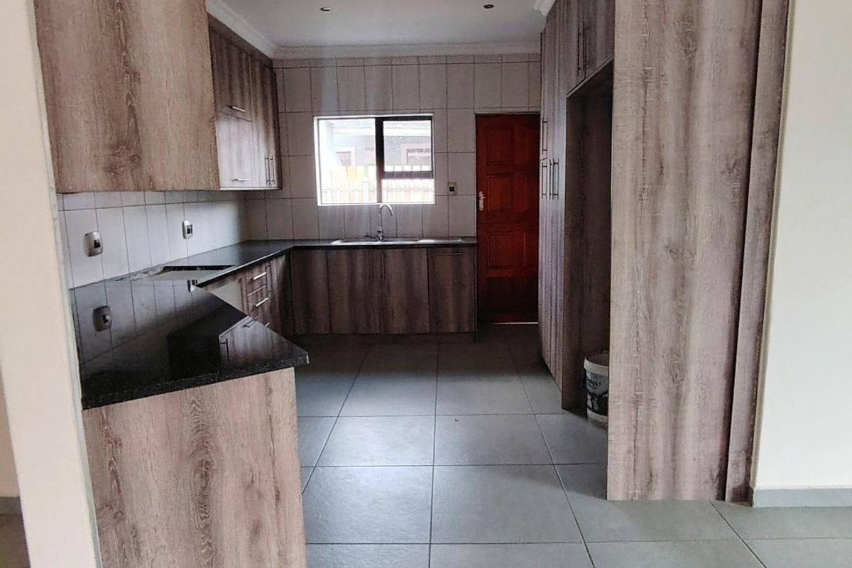 Looking for the perfect property? Look no further.  Welcome to Eden Park, Mandela View – secure country living with 24/7 guarded entrance - Photo 3