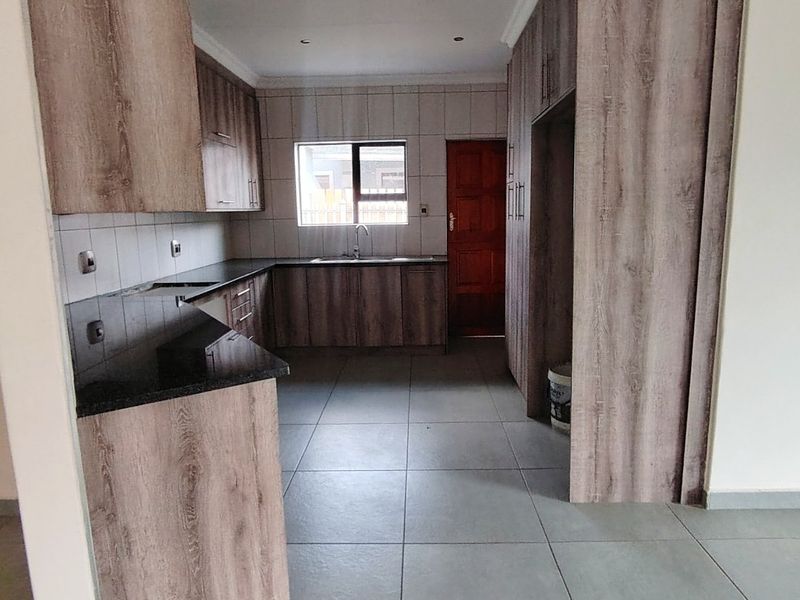 Looking for the perfect property? Look no further.  Welcome to Eden Park, Mandela View – secure country living with 24/7 guarded entrance - Photo 3