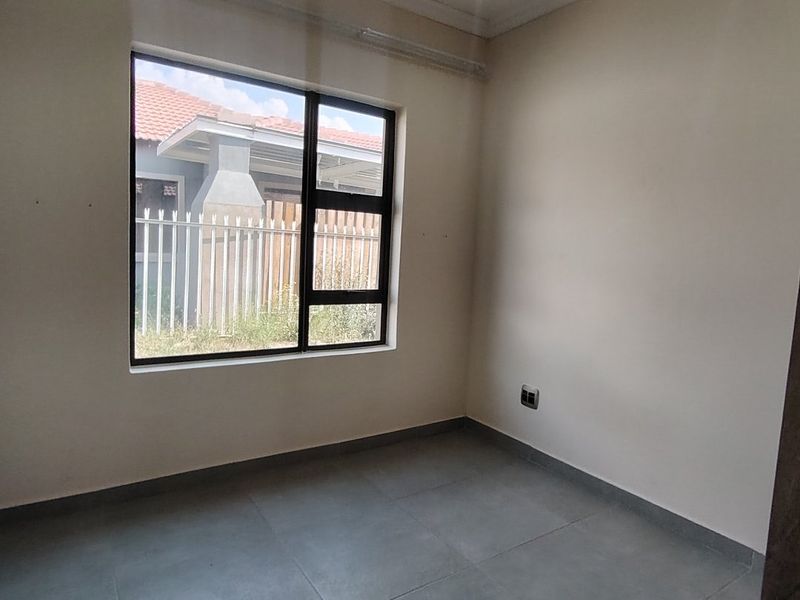 Looking for the perfect property? Look no further.  Welcome to Eden Park, Mandela View – secure country living with 24/7 guarded entrance - Photo 9