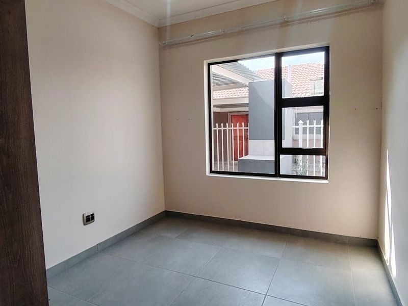 Looking for the perfect property? Look no further.  Welcome to Eden Park, Mandela View – secure country living with 24/7 guarded entrance - Photo 7