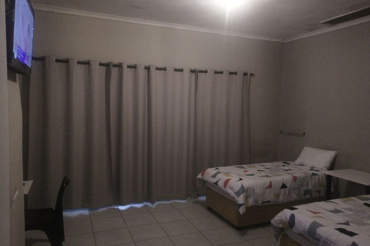 16 Bedroom Accredited Student Accommodation  - Photo 4