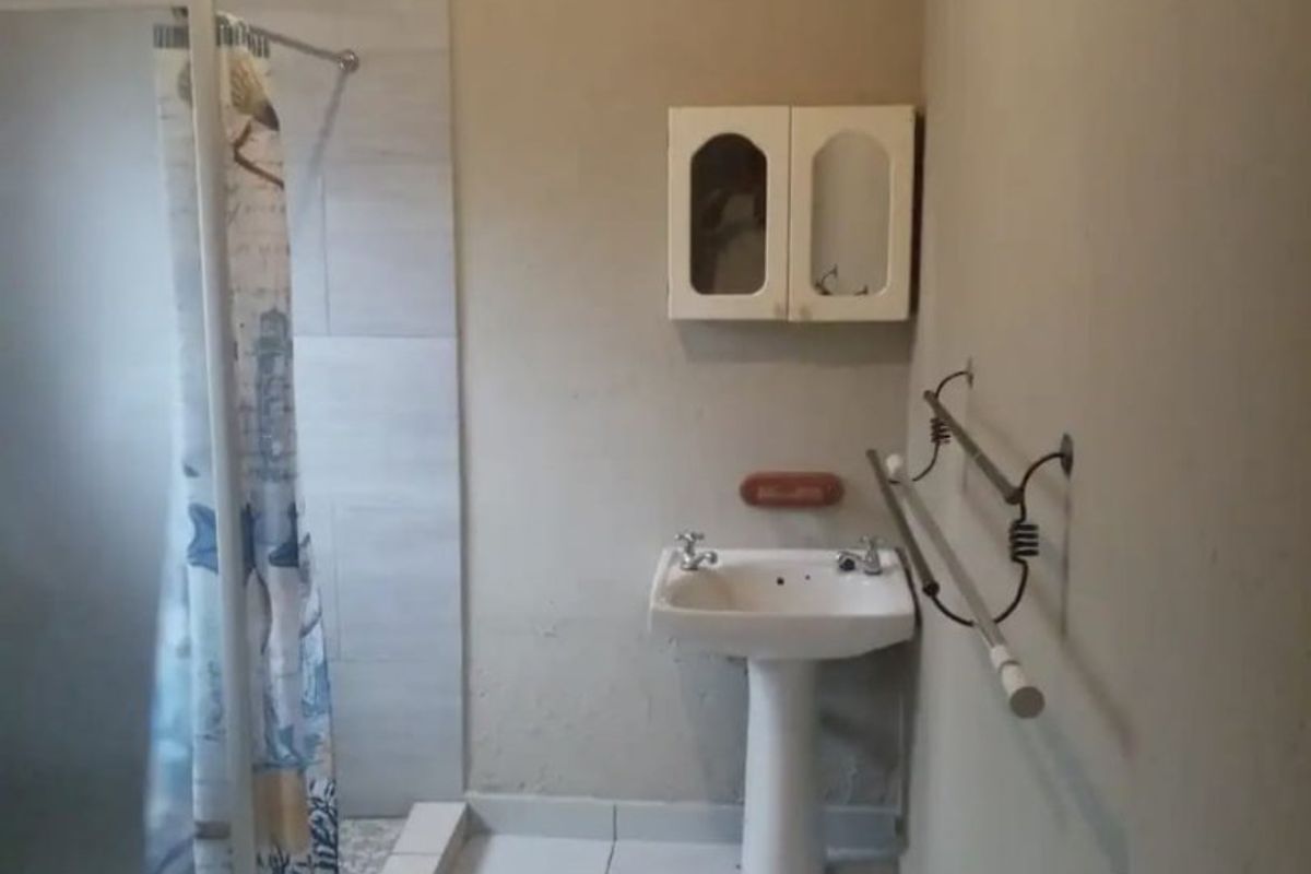 16 Bedroom Accredited Student Accommodation  - Photo 5