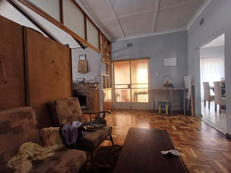 Spacious Family Home with Rental Potential in Stilfontein East - Photo 9