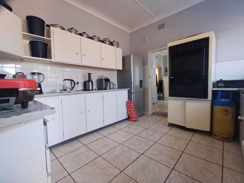 Spacious Family Home with Rental Potential in Stilfontein East - Photo 8