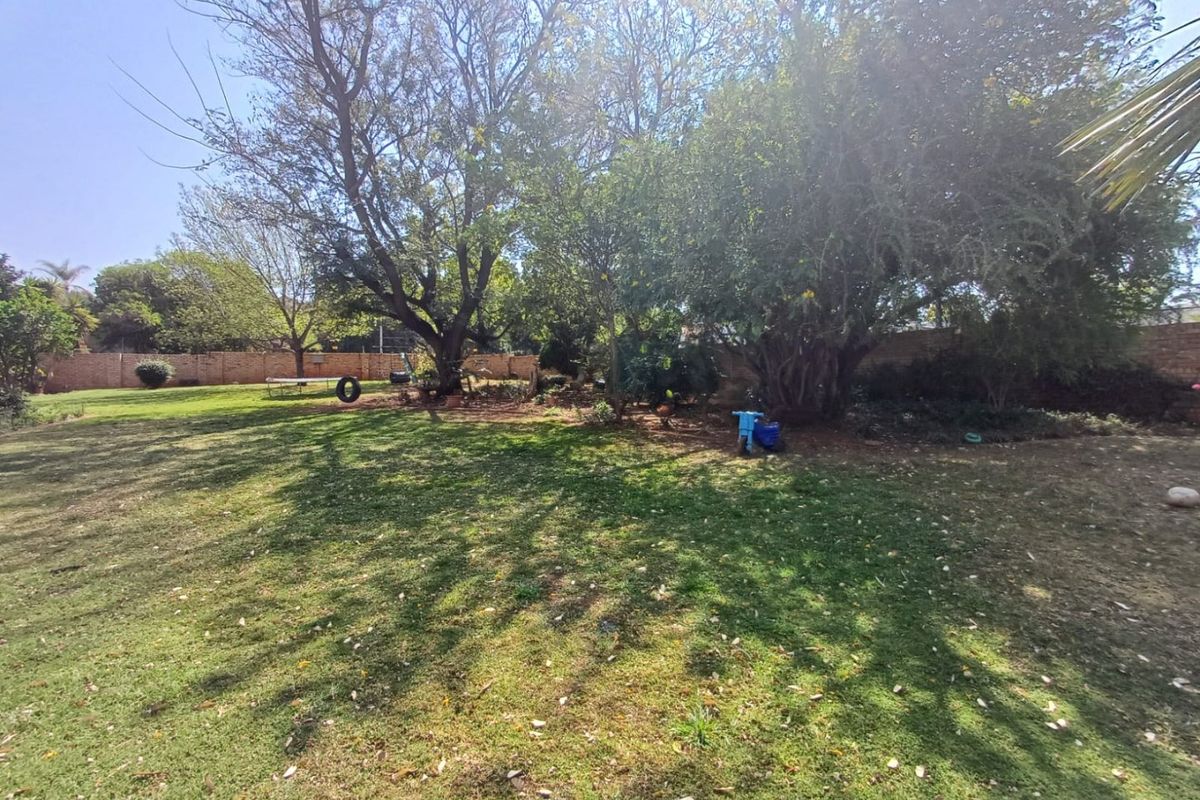 Luxurious Family Sanctuary with Superior Security in Doringkruin, Klerksdorp - Photo 3