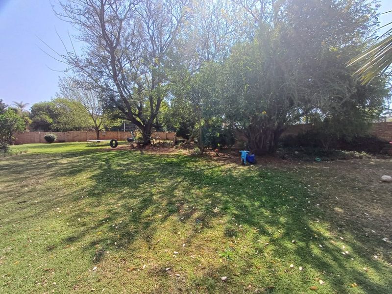 Luxurious Family Sanctuary with Superior Security in Doringkruin, Klerksdorp - Photo 3