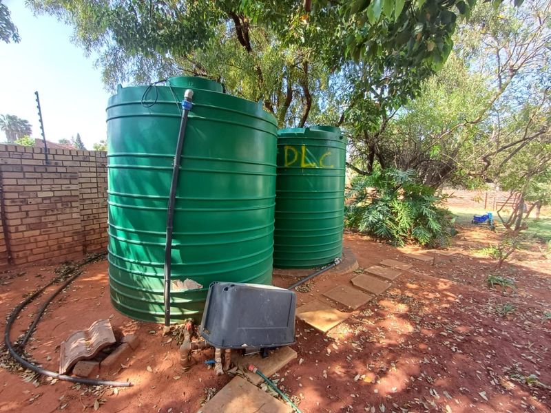 Luxurious Family Sanctuary with Superior Security in Doringkruin, Klerksdorp - Photo 6