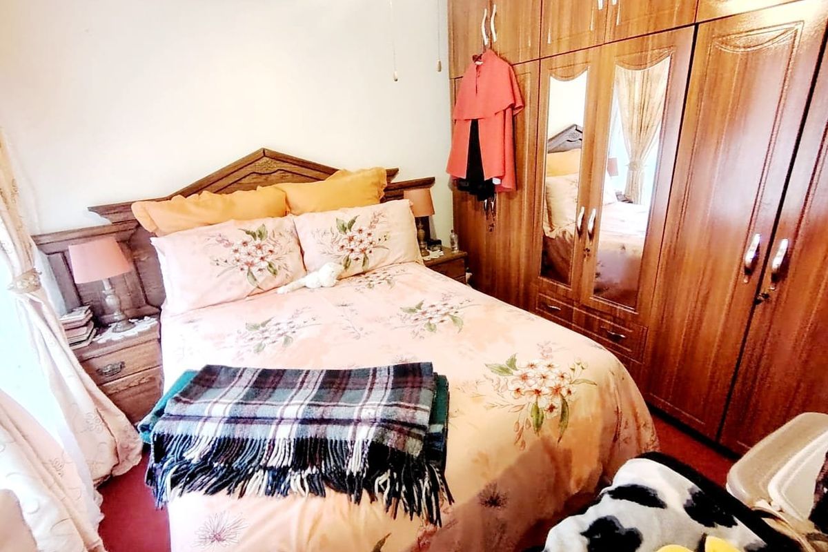 2 Bedroom house in Highway Gardens,  Amalinda  - Photo 3
