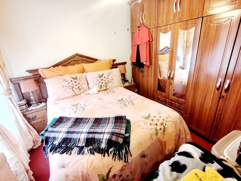 2 Bedroom house in Highway Gardens,  Amalinda  - Photo 3