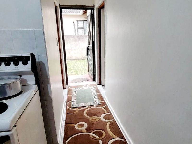 2 Bedroom house in Highway Gardens,  Amalinda  - Photo 10