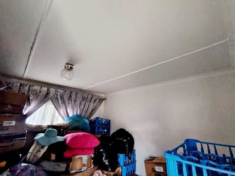 2 Bedroom house in Highway Gardens,  Amalinda  - Photo 9