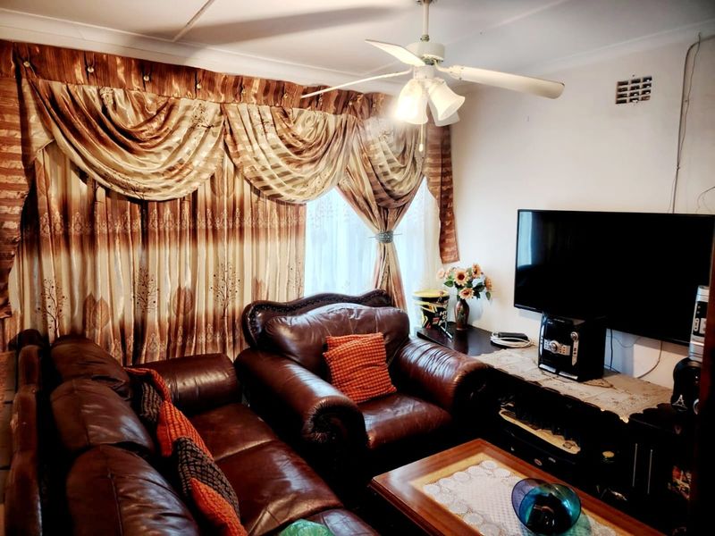 2 Bedroom house in Highway Gardens,  Amalinda  - Photo 7