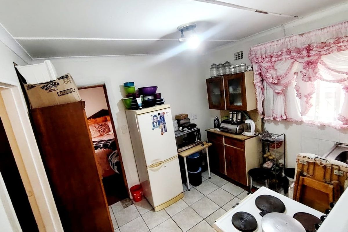 2 Bedroom house in Highway Gardens,  Amalinda  - Photo 5