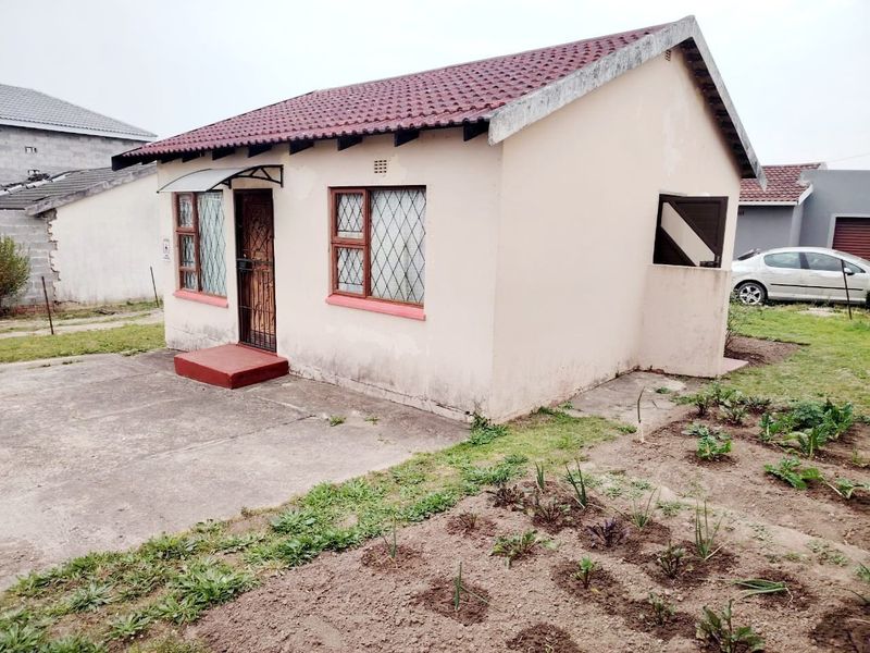 2 Bedroom house in Highway Gardens,  Amalinda  - Photo 4