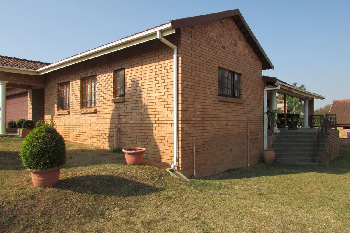 Neat home in Waterkant Estate - Photo 2