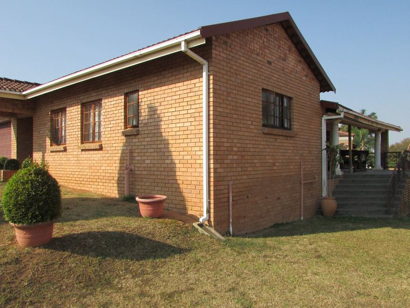 Neat home in Waterkant Estate - Photo 2