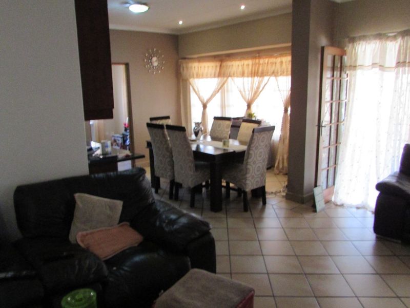 Neat home in Waterkant Estate - Photo 9